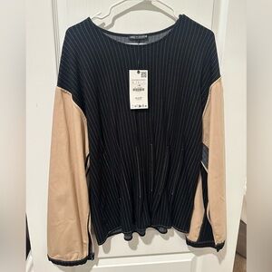 Zara brand new open sleeves sweater, in size Large